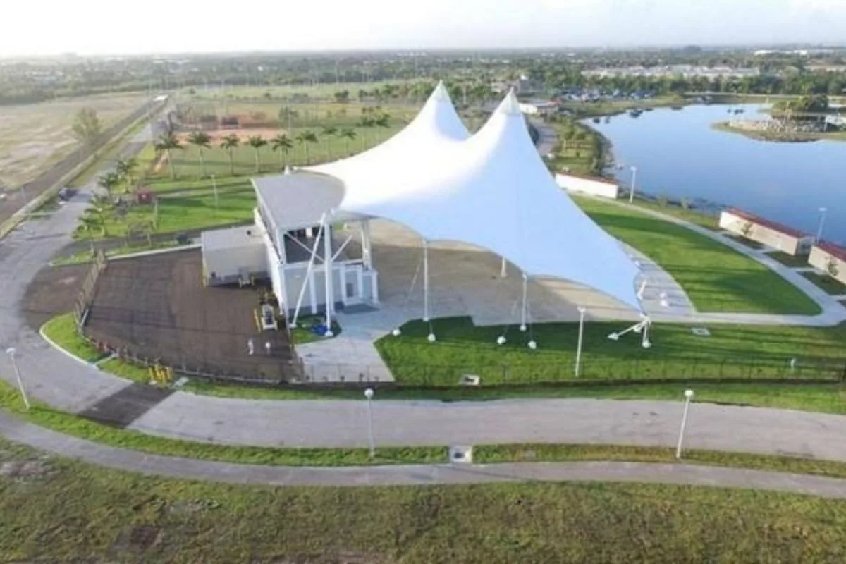 Miramar Regional Park lake and walkway
