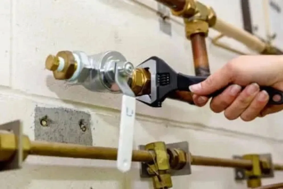 Gas line shutoff valve and piping at an appliance connection